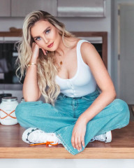 Perrie Edwards – Photoshoot for “Supreme Nutrition” фото №1256638