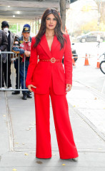 Priyanka&nbsp;Chopra - Outside ABC in New York 12/16/2021 фото №1328771