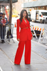 Priyanka&nbsp;Chopra - Outside ABC in New York 12/16/2021 фото №1328768