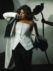 Priyanka Chopra by Emma Summerton for Vanity Fair (Feb 2022) фото №1333626