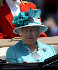 Queen Elizabeth ll  фото №521225