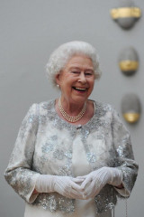 Queen Elizabeth ll  фото №689627