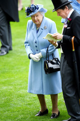 Queen Elizabeth ll  фото №1188043