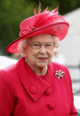 Queen Elizabeth ll  фото №643970