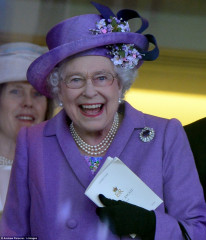 Queen Elizabeth ll  фото №668997