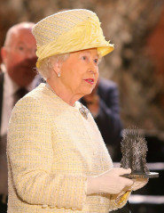 Queen Elizabeth ll  фото №744609