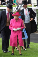 Queen Elizabeth ll  фото №977571