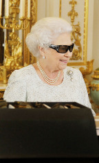 Queen Elizabeth ll  фото №739872