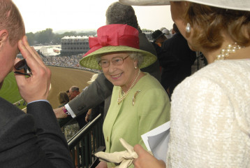Queen Elizabeth ll  фото №728644