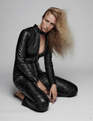 Raquel Zimmermann for Vogue Germany // November 2020 фото №1278444