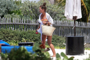 Rebecca Gayheart in Bikini on Vacation in Mexico 03/20/2018 фото №1055303