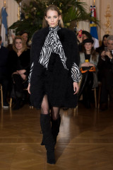Rebecca Longendyke - Vanessa Seward Autumn/Winter 2018 Fashion Show in Paris фото №1252719