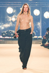 Isabel Marant Fall Winter 2022 Fashion Show in Paris фото №1354379