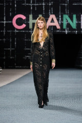 Chanel Fall/Winter 2022 Fashion Show in Paris фото №1339772