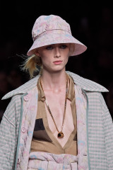Fendi Spring/Summer 2020 Fashion Show in Milan фото №1235388