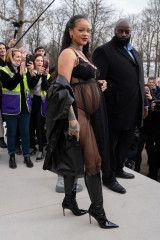 Rihanna - Dior FW 2022/2023 Show at PFW 03/01/2022 фото №1339284