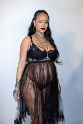 Rihanna - Dior FW 2022/2023 Show at PFW 03/01/2022 фото №1339282
