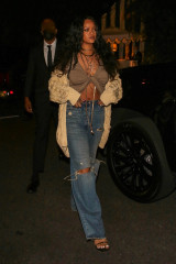 Rihanna - The San Vicente Bungalows in Hollywood 10/05/2021 фото №1313993