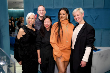 Rihanna - Fenty Launch in New York 02/07/2020 фото №1245695