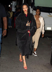 Rihanna - On Set in Bronx 07/11/2021 фото №1302999