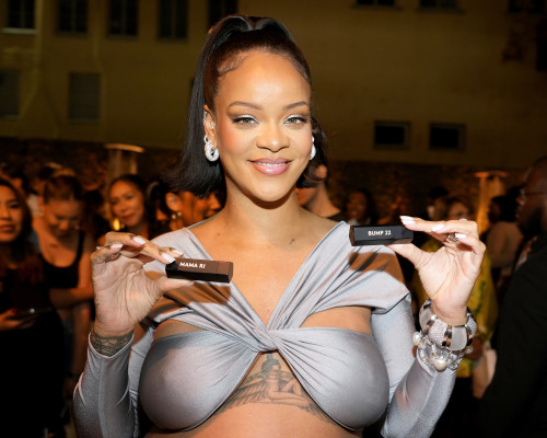 Rihanna - Fenty Beauty x Ulta Beauty Event in Los Angeles 03/12/2022 фото №1339977