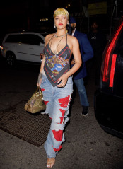 Rihanna - Hookah Bar in New York 08/12/2021 фото №1305644