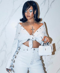 Rihanna - Coachella 04/13/2018 фото №1062686