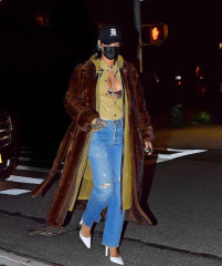 Rihanna - Emilio's Ballato Restaurant in New York 01/18/2021 фото №1287850