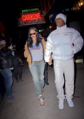 Rihanna - Carbone Restaurant in New York 02/18/2022 фото №1338055