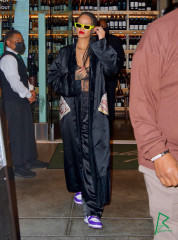 Rihanna - Wally's Restaurant in Los Angeles 04/19/2021 фото №1295294