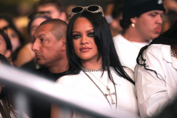 Rihanna - 'Life Is Beautiful' Music Festival in Las Vegas 09/19/2021 фото №1312078