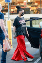 Rihanna - Beverly Hills 10/19/2020 фото №1279336