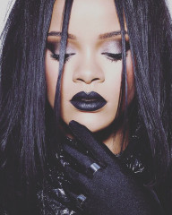 Rihanna by Dennis Leupold for Stunna Lip Paint (2018) фото №1111264