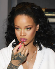 Rihanna - Fenty Beauty (2019) фото №1172862