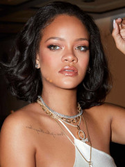 Rihanna - Fenty Beauty (2020) фото №1254976