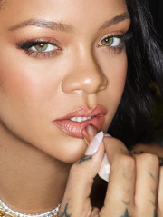Rihanna - Fenty Beauty (2020) фото №1262017