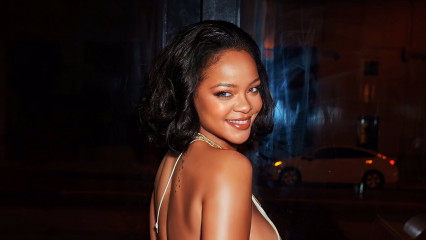 Rihanna - Fenty Beauty (2020) фото №1289345