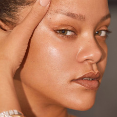 Rihanna - Fenty Skin (2020) фото №1266999