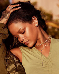 Rihanna - Fenty Skin (2020) фото №1278865