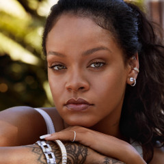 Rihanna - Fenty Skin (2020) фото №1286392