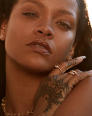 Rihanna - Fenty Skin (2020) фото №1265256