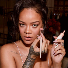 Rihanna - Fenty Beauty 'Liquid Killawatt' (2021) фото №1337352