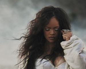 Rihanna - Lift Me Up (2022) фото №1356131