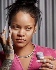 Rihanna - Fenty Skin 'Thicc n' Smooth Eye Cream' (2023) фото №1383307