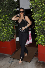Rihanna - Giorgio Baldi Restaurant in Los Angeles 09/21/2021 фото №1312079