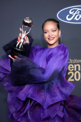 Rihanna - 51st NAACP Image Awards in Pasadena 02/22/2020 фото №1247551
