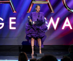 Rihanna - 51st NAACP Image Awards in Pasadena 02/22/2020 фото №1247552