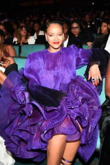 Rihanna - 51st NAACP Image Awards in Pasadena 02/22/2020 фото №1247553