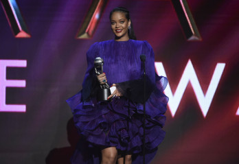 Rihanna - 51st NAACP Image Awards in Pasadena 02/22/2020 фото №1247556