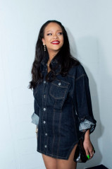 Rihanna - Fenty Pop-Up Store in Paris 05/24/2019 фото №1178914